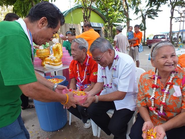 ภาพบรรยากาศแข่งขันกีฬาสีผู้สูงอายุ และสืบสานประเพณีไทย