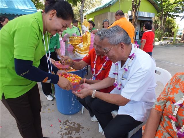 ภาพบรรยากาศแข่งขันกีฬาสีผู้สูงอายุ และสืบสานประเพณีไทย