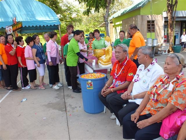 ภาพบรรยากาศแข่งขันกีฬาสีผู้สูงอายุ และสืบสานประเพณีไทย