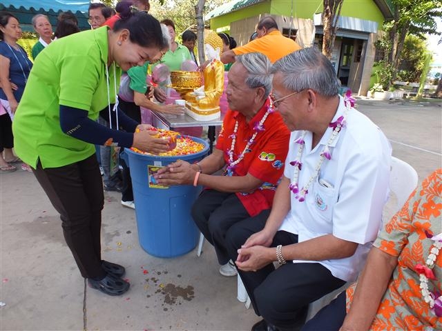 ภาพบรรยากาศแข่งขันกีฬาสีผู้สูงอายุ และสืบสานประเพณีไทย