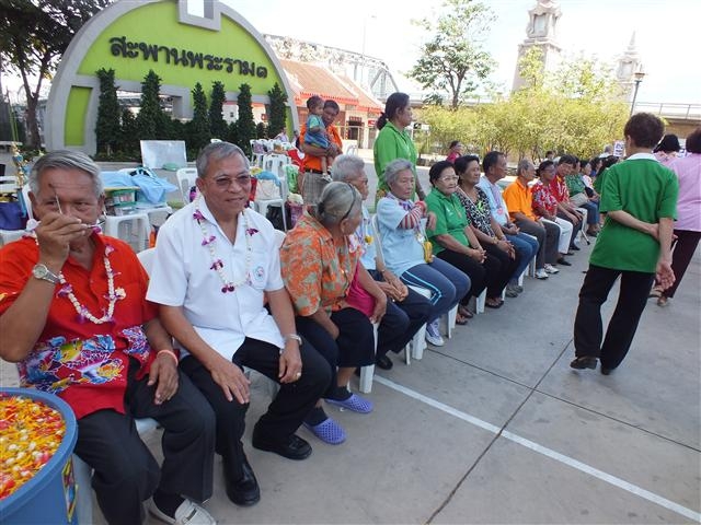 ภาพบรรยากาศแข่งขันกีฬาสีผู้สูงอายุ และสืบสานประเพณีไทย