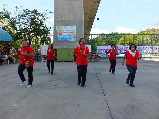 ภาพบรรยากาศแข่งขันกีฬาสีผู้สูงอายุ และสืบสานประเพณีไทย