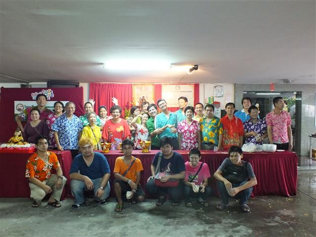 เก็บตกบรรยากาศการเล่นส่งกรานต์ของคณะครู นักเรียน และพนักงาน กับทางโรงเรียนฯ