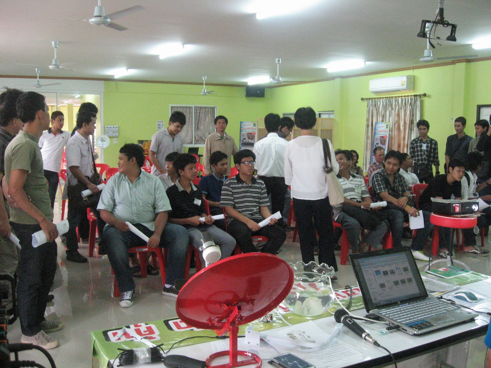 ศึกษาดูงานต้นแบบการทำธุรกิจ(กล้องวงจรปิดและจานดาวเทียม)