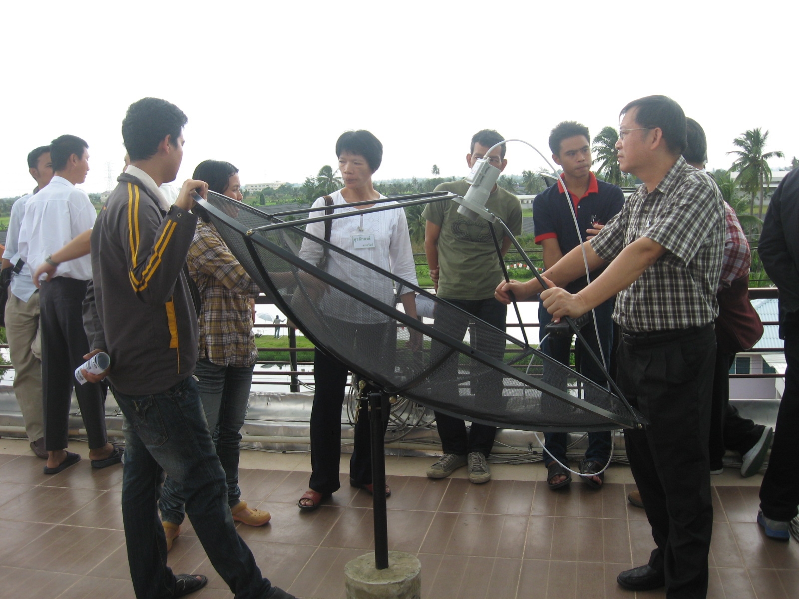 ศึกษาดูงานต้นแบบการทำธุรกิจ(กล้องวงจรปิดและจานดาวเทียม)