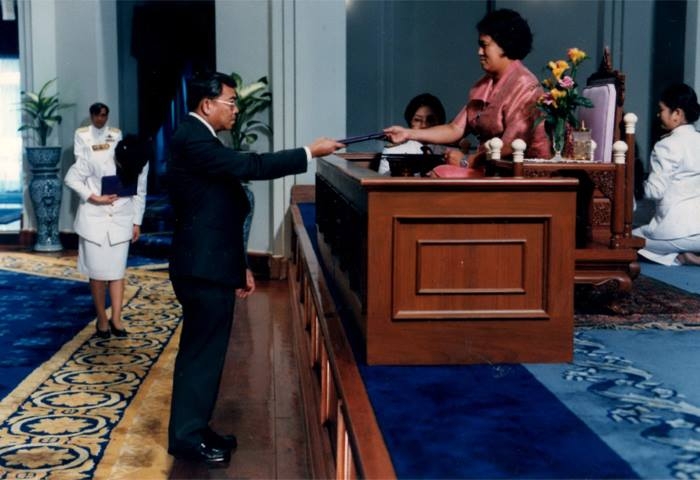 เข้ารับรางวัล พระราชทาน รางวัลประเภท สถานศึกษาวิชาชีพ ในปี พ.ศ. 2541
