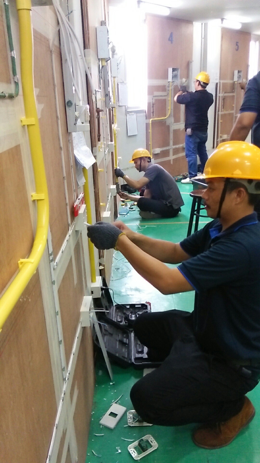 ภาพอบรมมาตรฐานไฟฟ้าภายในอาคาร ณ โรงเรียนแสงทองเทคโนโลยี